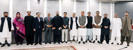 Islamabad 29.06.2026:Speaker NA Sardar Ayaz Sadiq in a group photo with M. Ishaq Dar, Deputy PM and Foreign Minister, Jaffar Khan Mandokhail, Governor Balochistan; Sarfraz Bugti, CM of Balochistan, along with Members of the Balochistan Assembly.